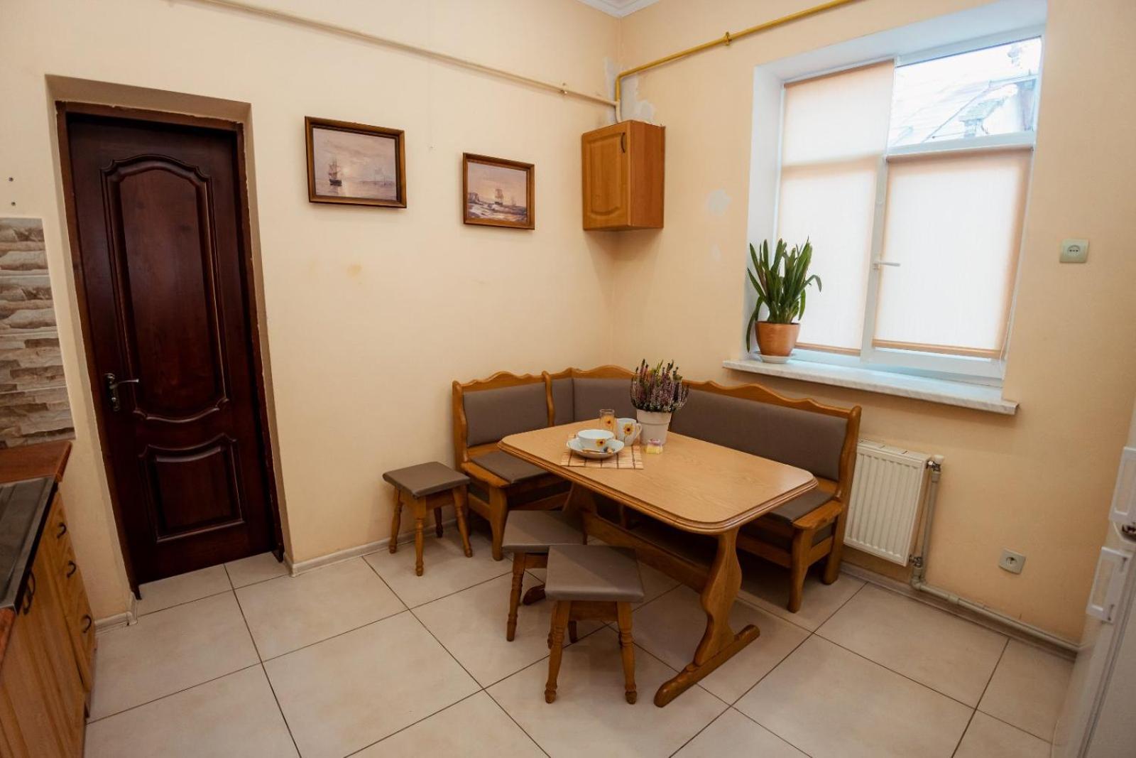 На Шептицьких Apartment ลวีฟ ภายนอก รูปภาพ