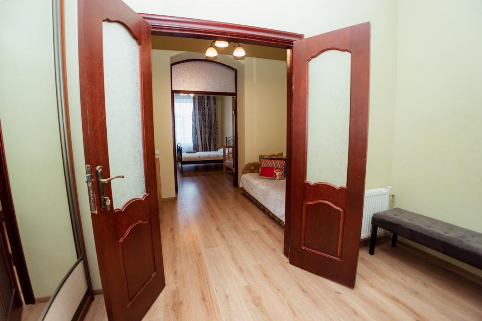 На Шептицьких Apartment ลวีฟ ภายนอก รูปภาพ